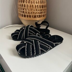 FARM RIO• Anthropologie •Womens Black Zigzag Sandals Vegan Leather Straps size 7